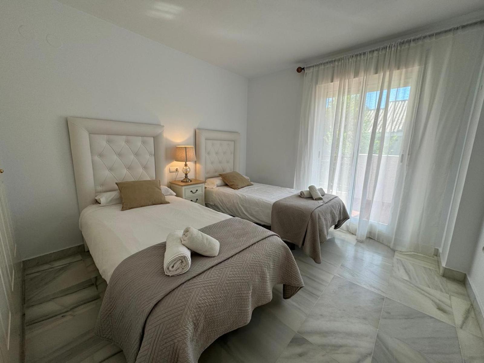 Apartamentos Naranjos Del Sol Marbella Eksteriør billede