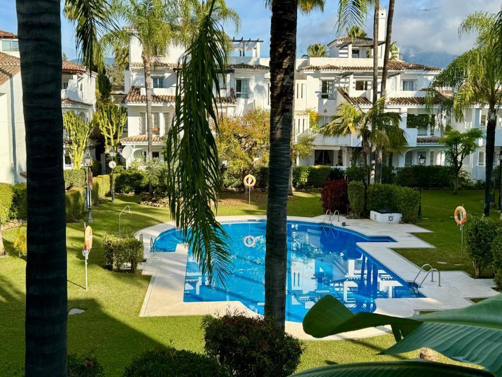 Apartamentos Naranjos Del Sol Marbella Eksteriør billede