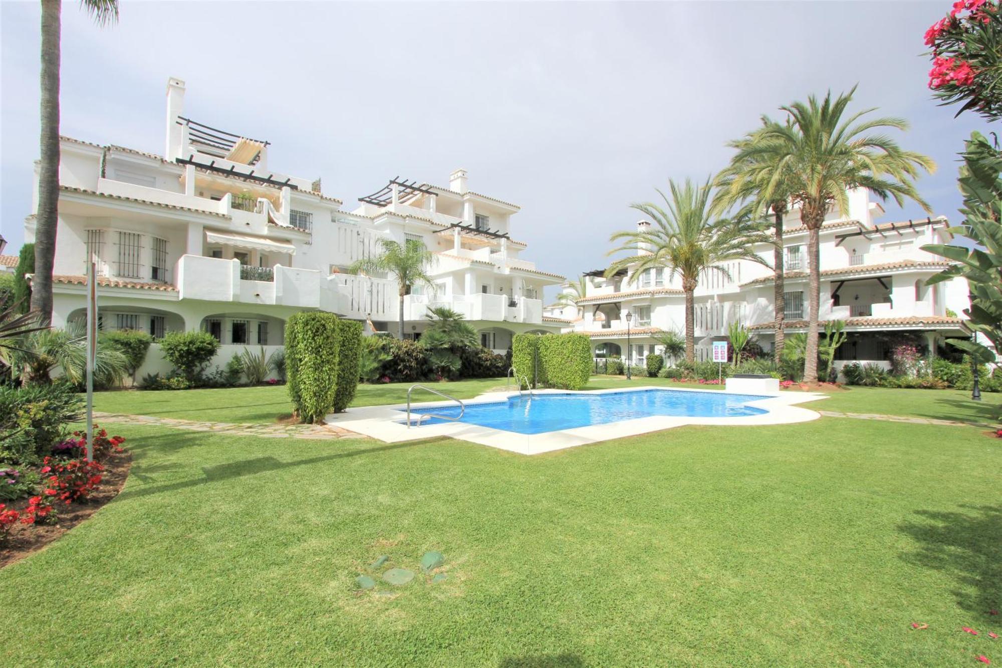 Apartamentos Naranjos Del Sol Marbella Eksteriør billede